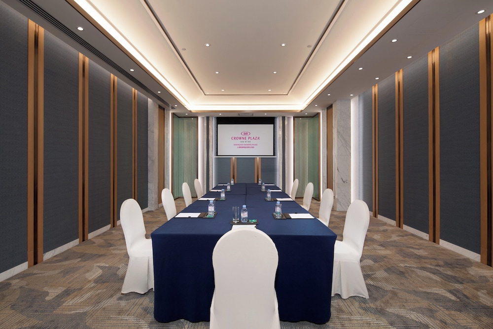 Crowne Plaza Shanghai Nanjing Road, an IHG hotel 61/71