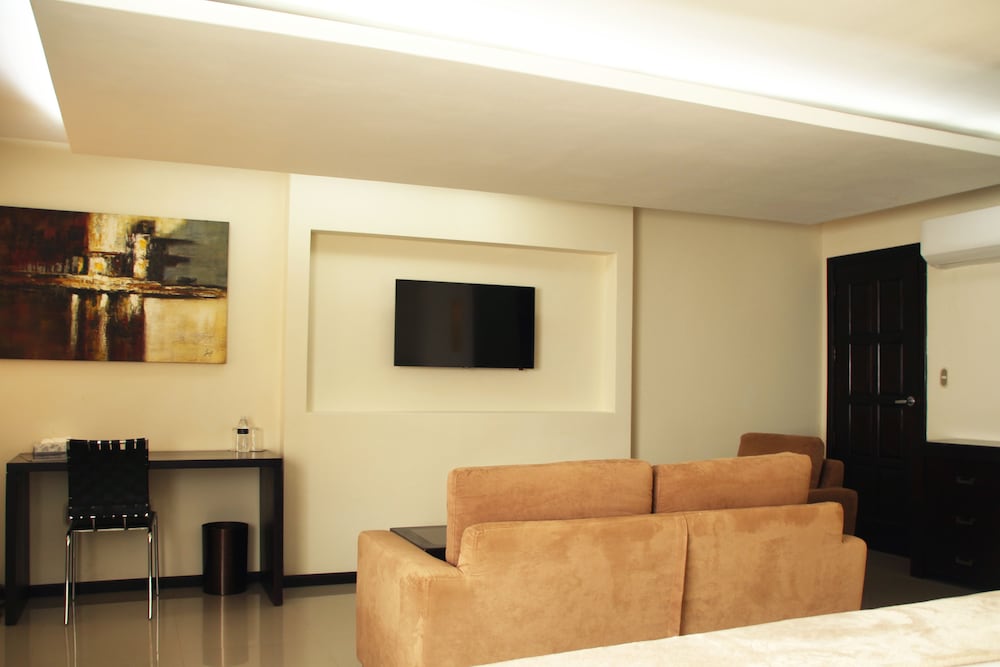 Contempo Hotel 31/49