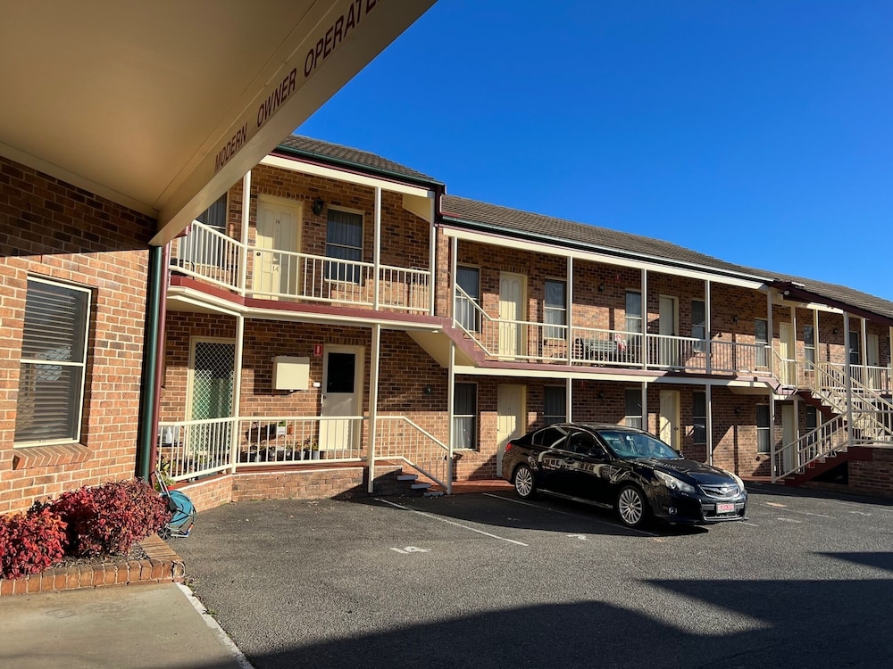 Cedar Lodge Motel 46/49