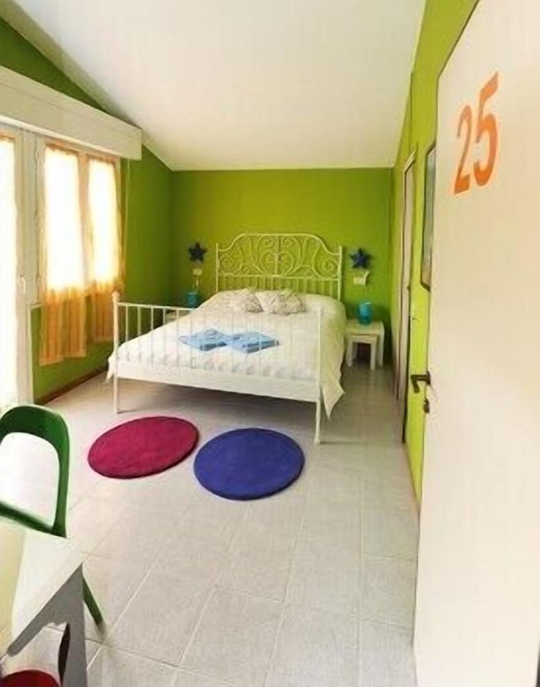 Sunflower Beach Hostel 24/50