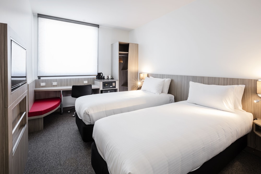 Ibis Mackay 27/67