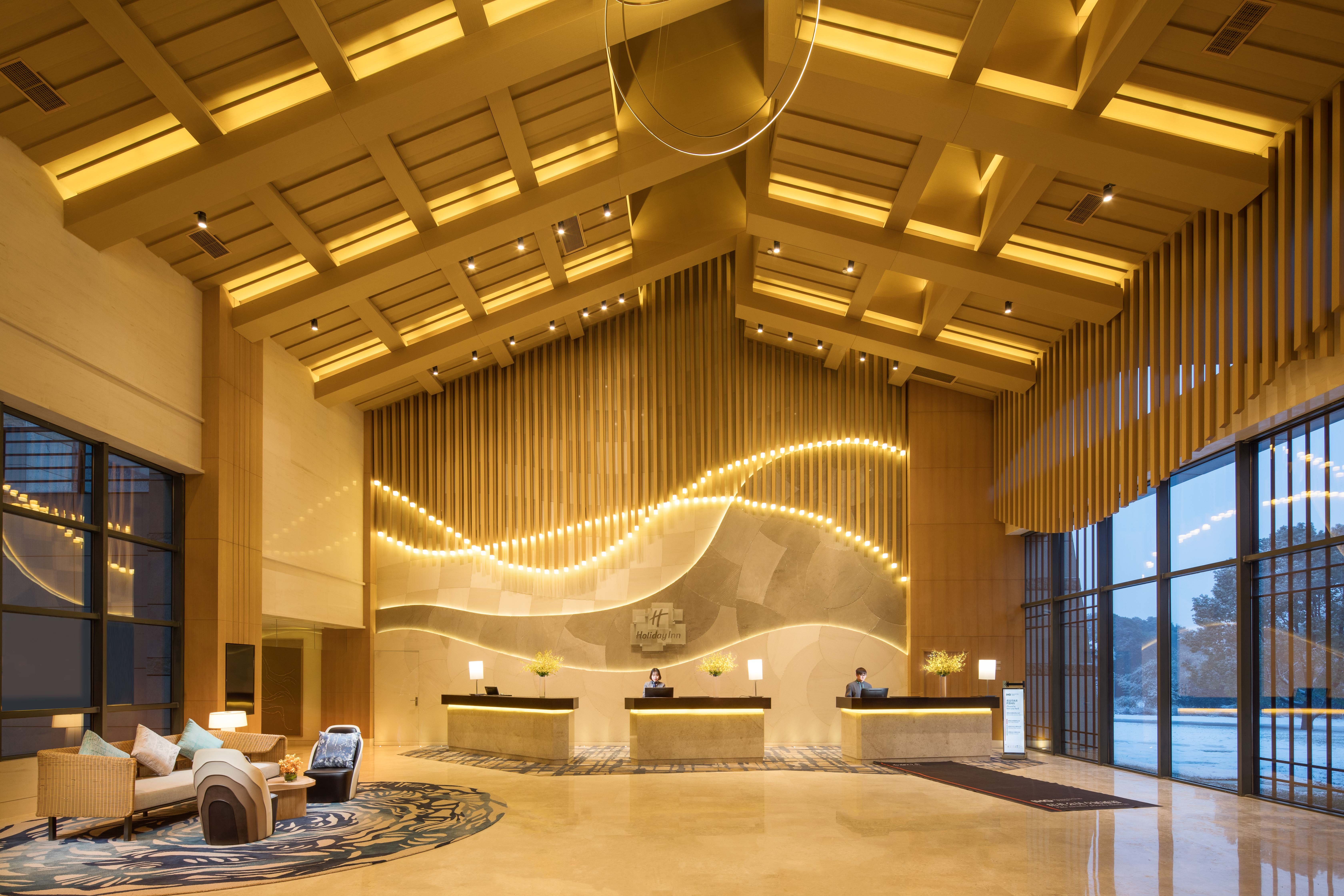 HOLIDAY INN KUNSHAN HUAQIAO 13/50