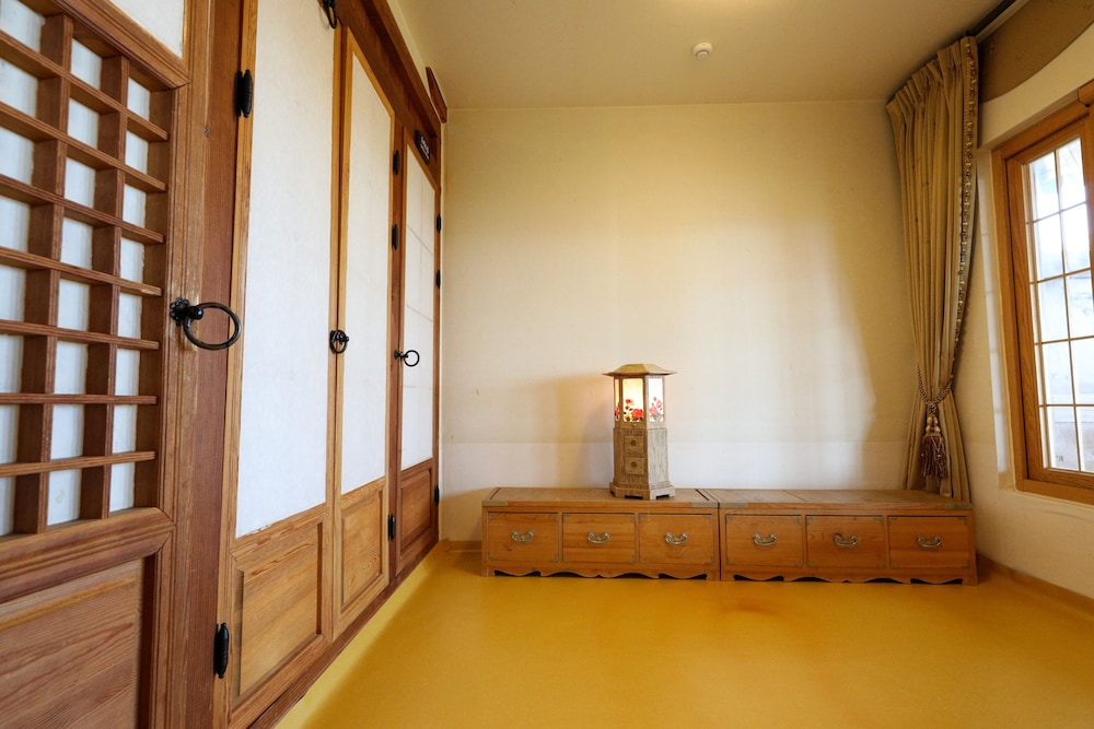 Hanok Hotel Odongjae 43/43