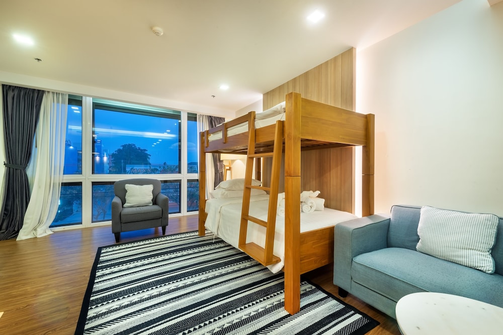 Plaai Prime Hotel (ex D Varee Diva Central Rayong) 52/71