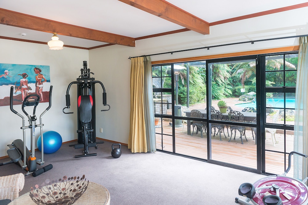 Hana Lodge 30/50