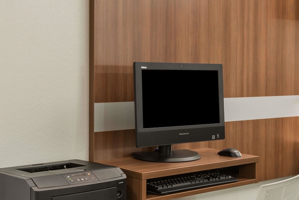 Microtel Inn and Suites By Wyndham Altoona 23/27