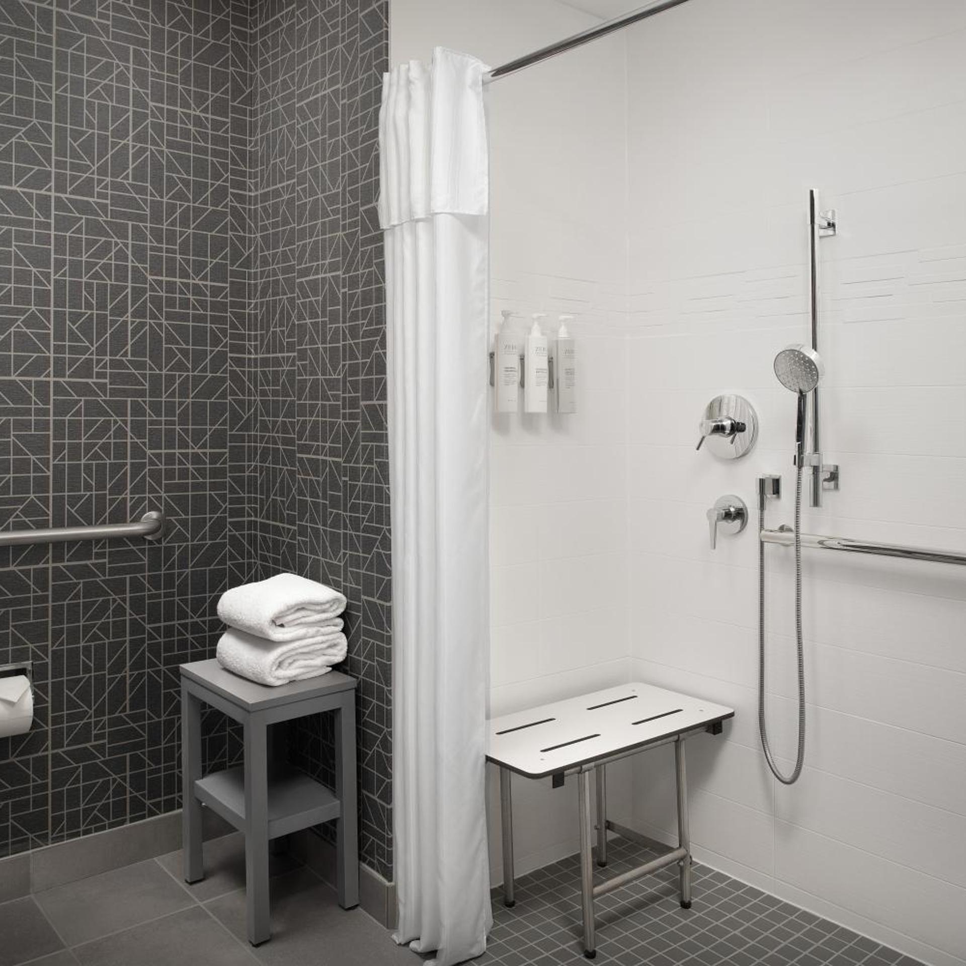 جناح بسرير كوين مع أريكة لذوي الإعاقة، Homewood Suites By Hilton San Antonio-Riverwalk/Downtown 4/4