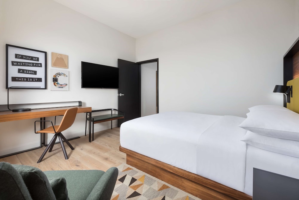 Hyatt Centric Mountain View 10/70