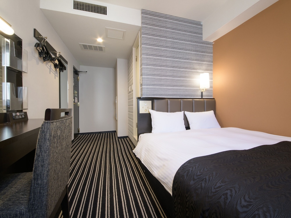 SEMI ROOM, SEMI DOUBLE BED, SMOKING