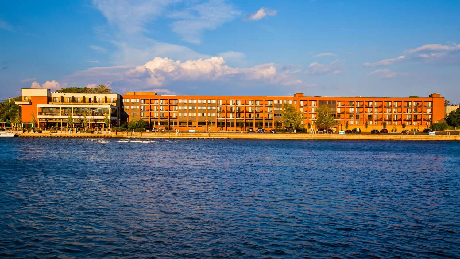 Best Western Plus Oswego Hotel And Conference Center 21/24