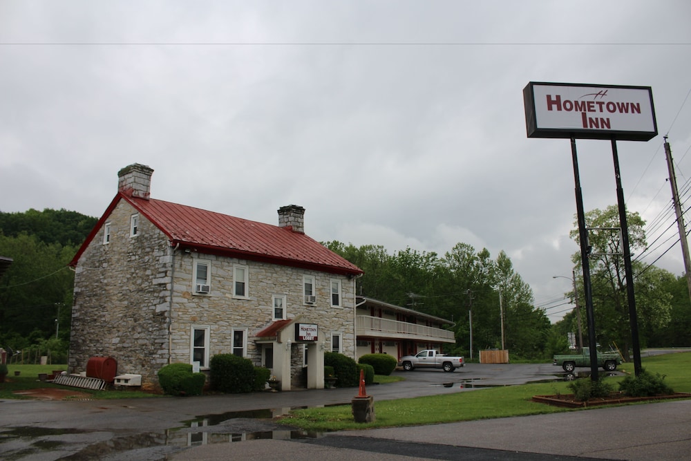 Hometown Inn Staunton VA near Hwy 11 in STAUNTON - VA