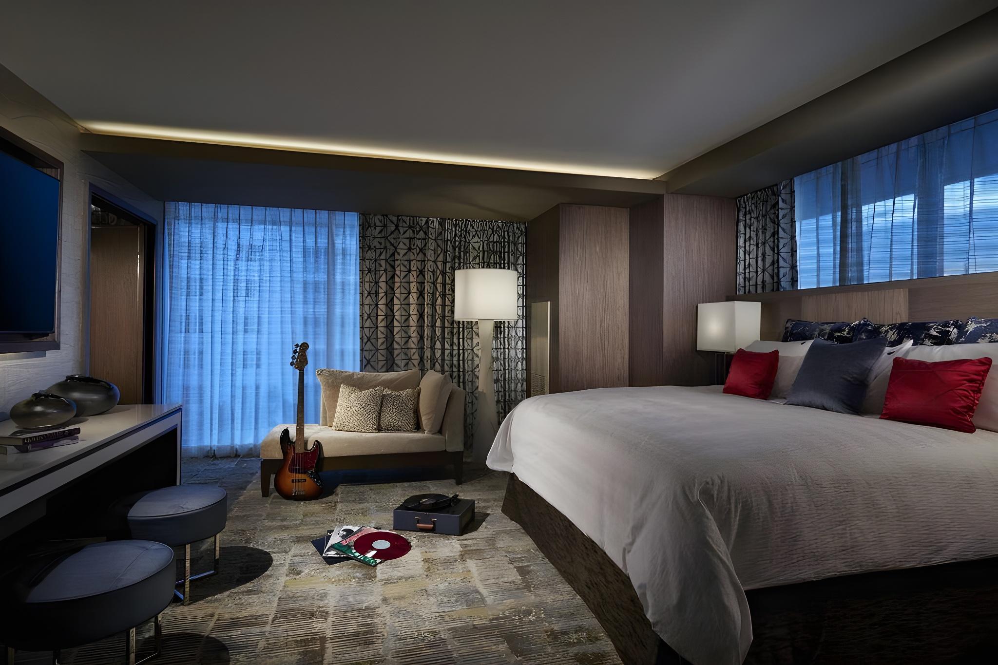 Gold, Suite, West Tower