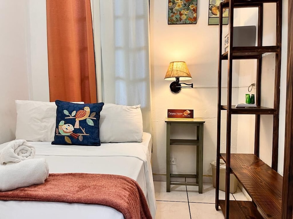 BASIC, DOUBLE BED, SHARED BATHROOM