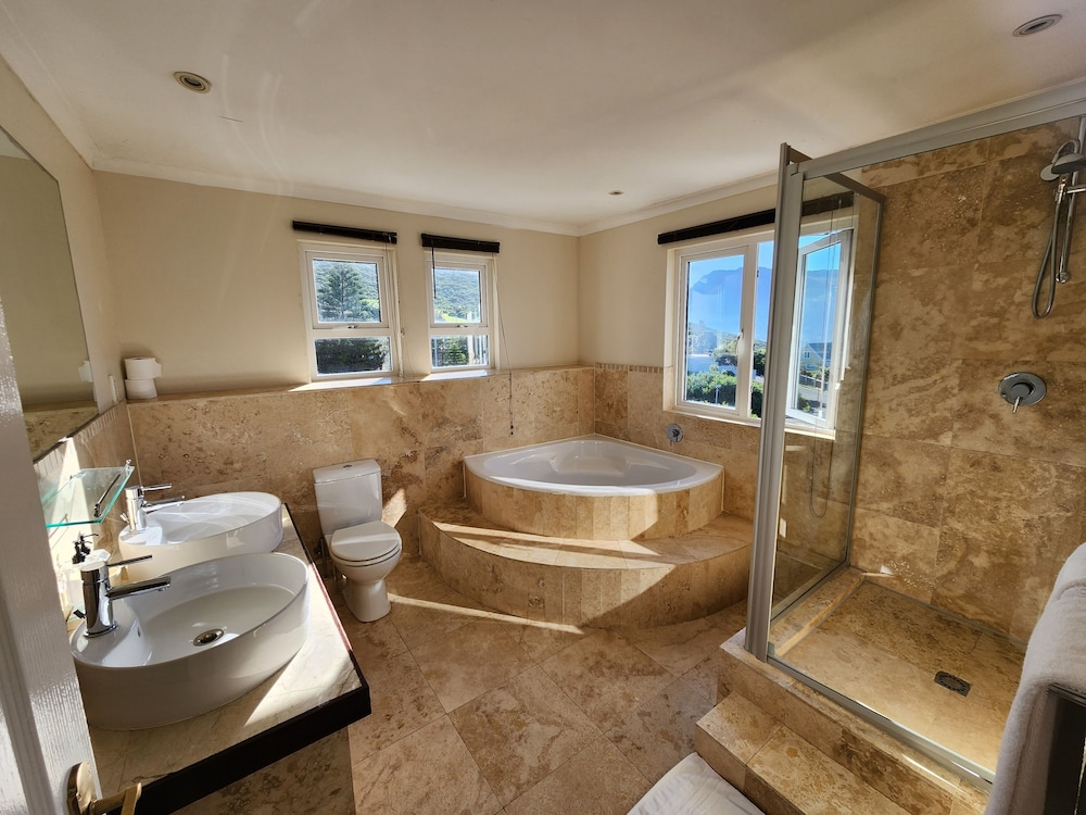 Hout Bay Breeze 50/50