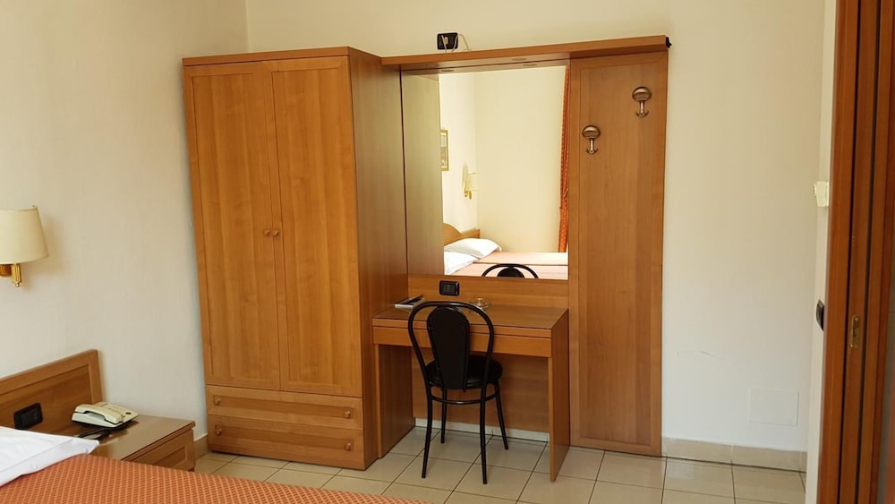 Hotel Mondial 45/55