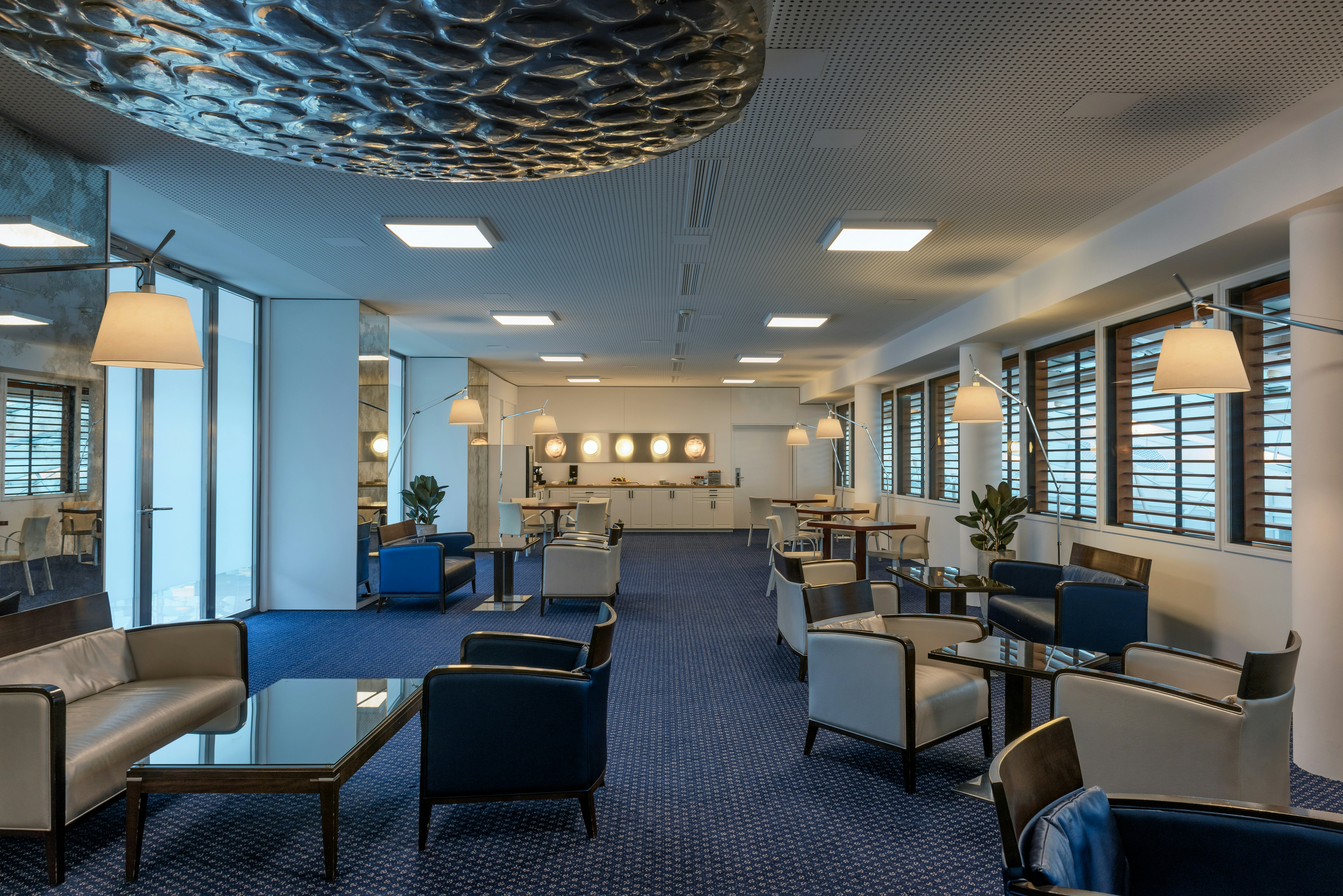 Hilton Geneva Hotel and Conference Centre (EX-Starling E EX-Crowne) 54/81