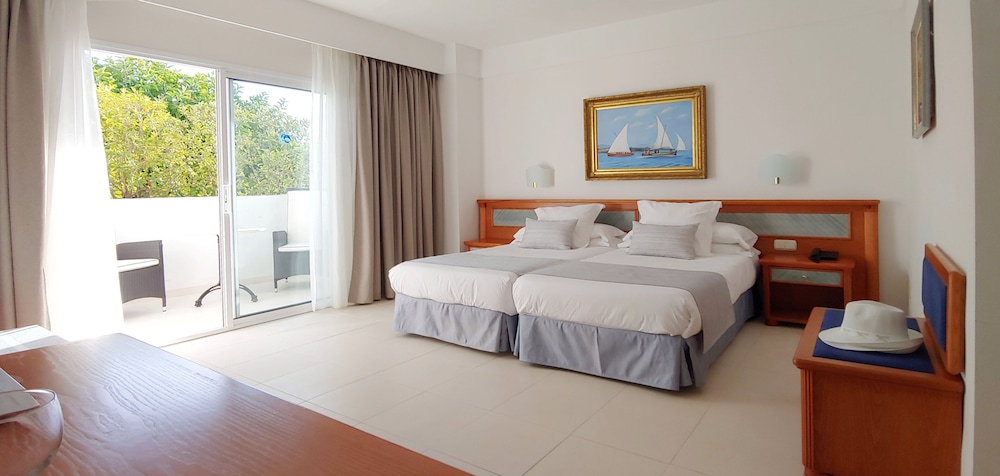Hotel Rocamarina 19/66