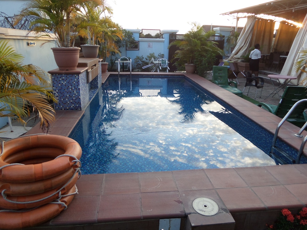 Alheri Suites 12/20