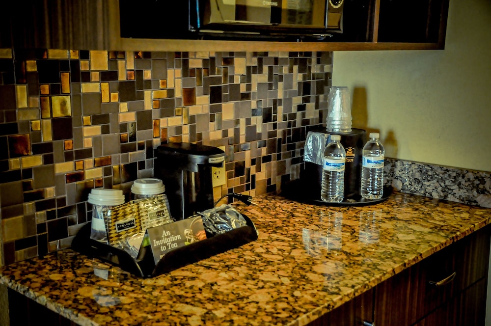 Best Western Plus Tupelo Inn Suites 38/45