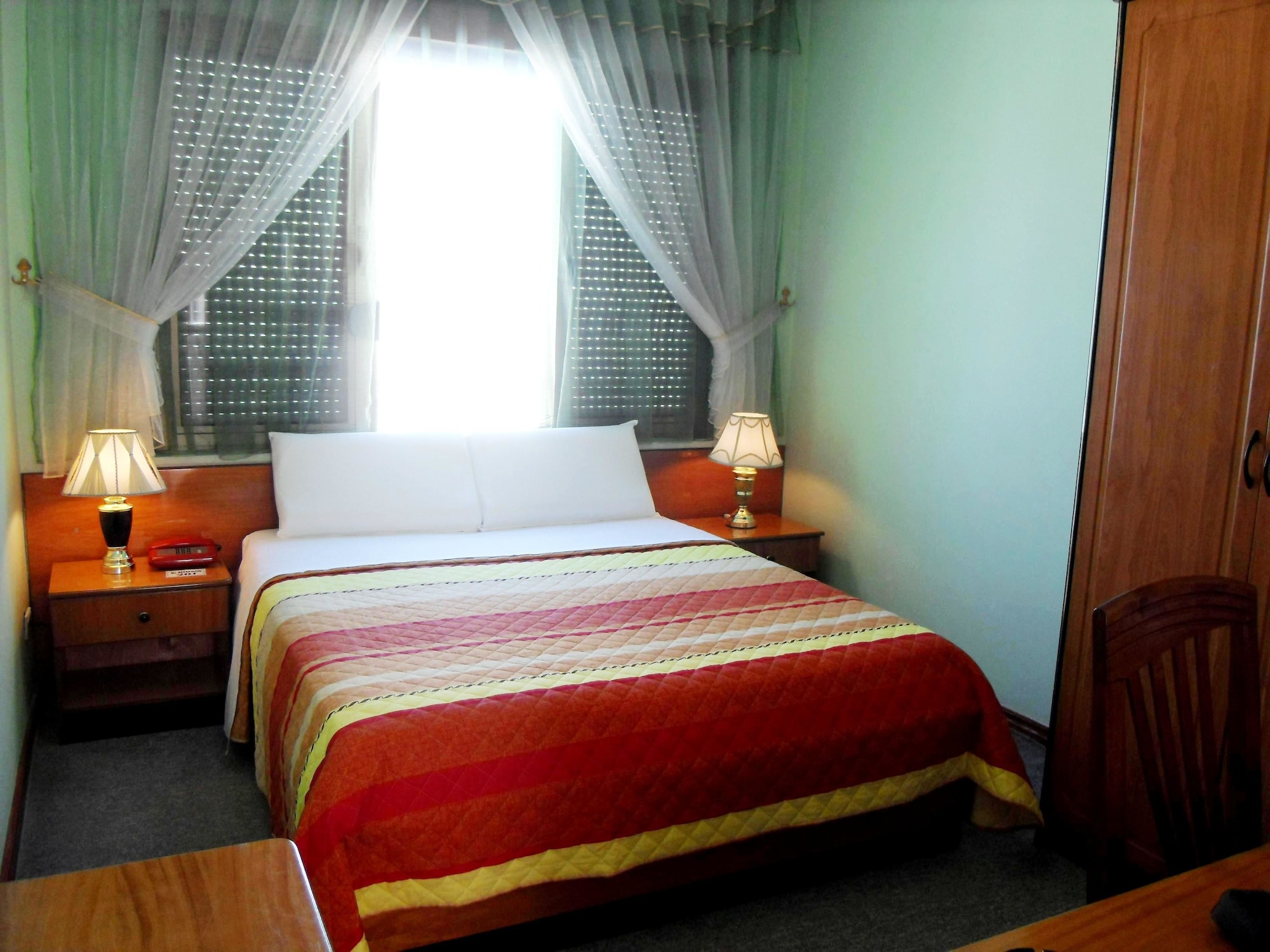 ROOM, DOUBLE BED