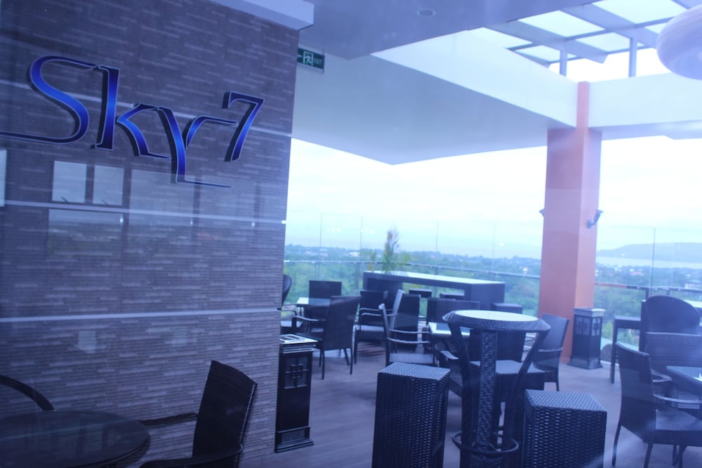 Kew Hotel 47/65