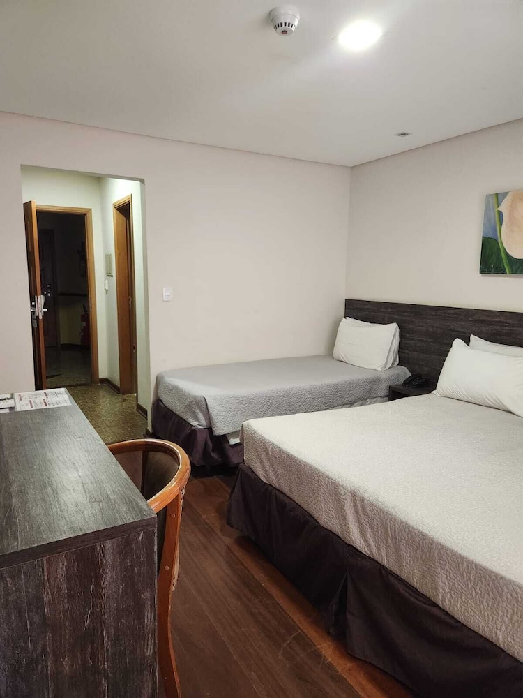 Colonial Plaza Hotel 14/68