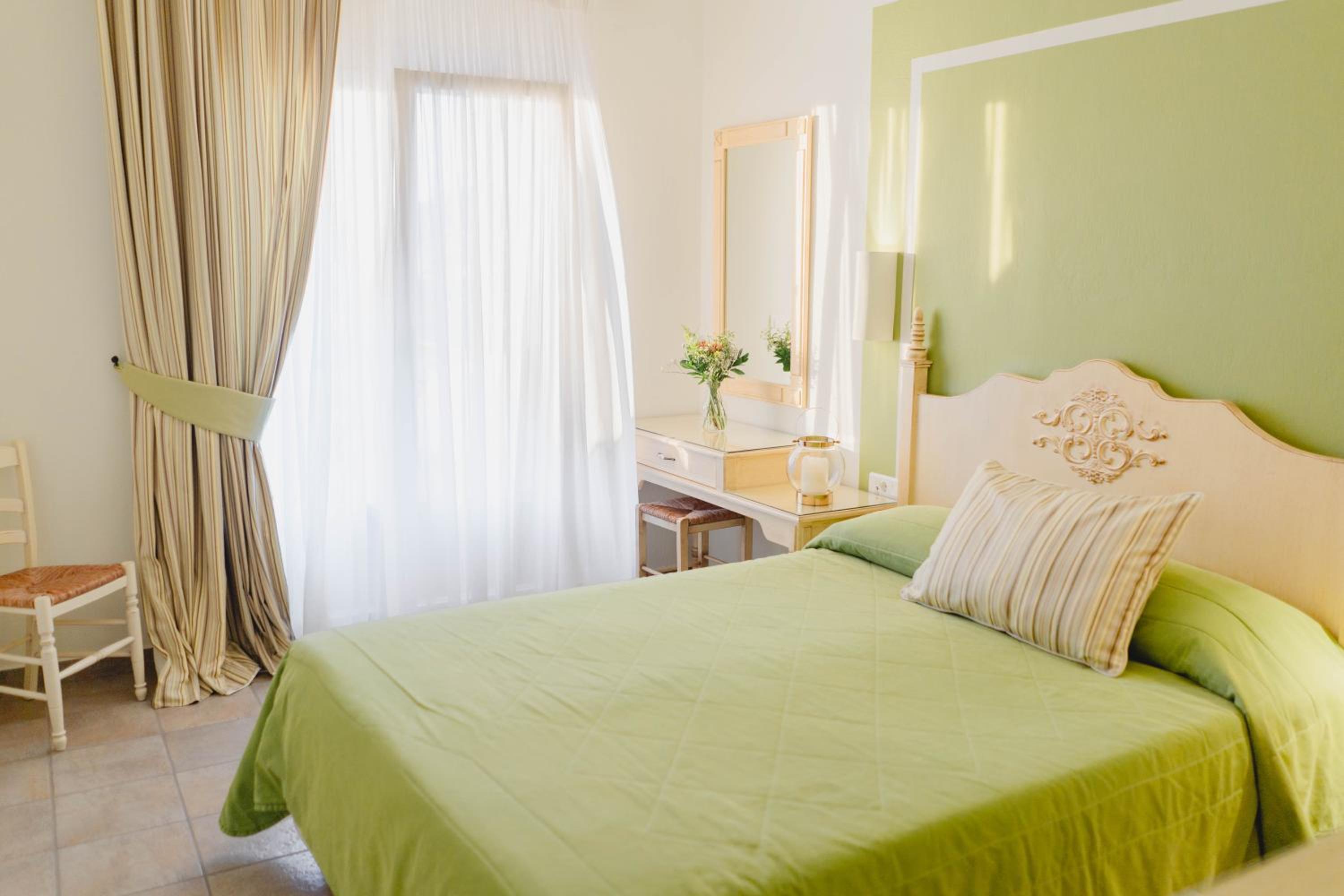 Room 2, Double or Twin Bed