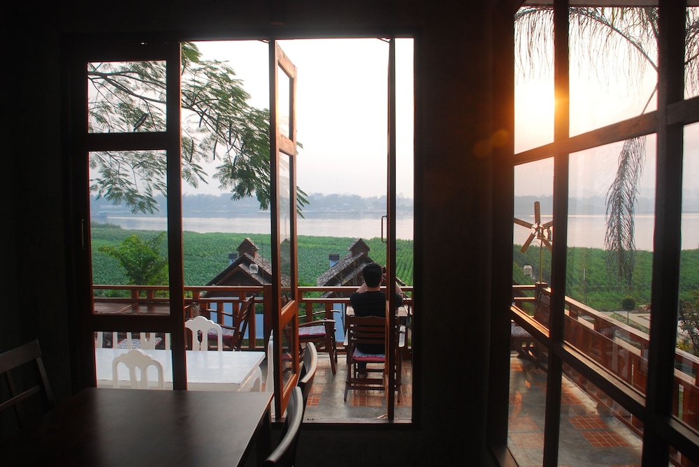 Gin's Maekhong View Resort & Spa 28/37