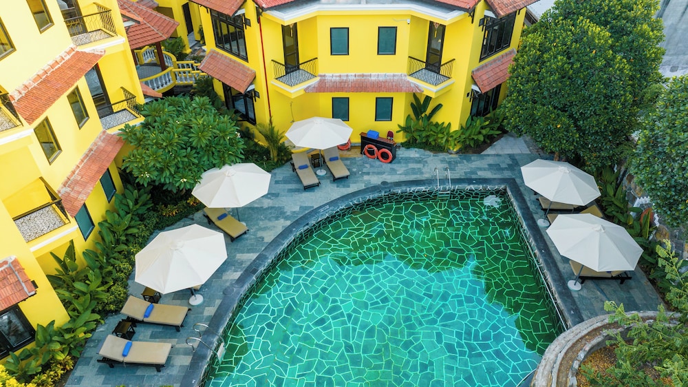 Lantern Boutique Hoi An 67/74