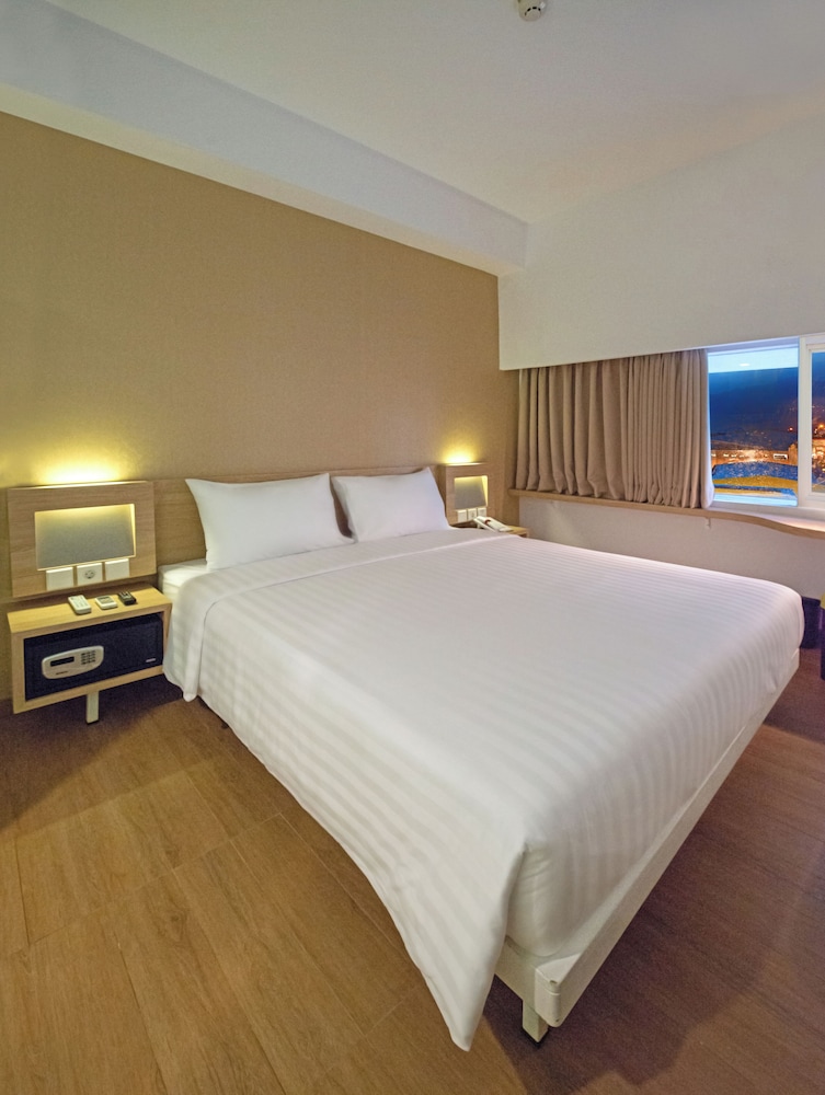 Whiz Prime Hotel Megamas Manado 17/42