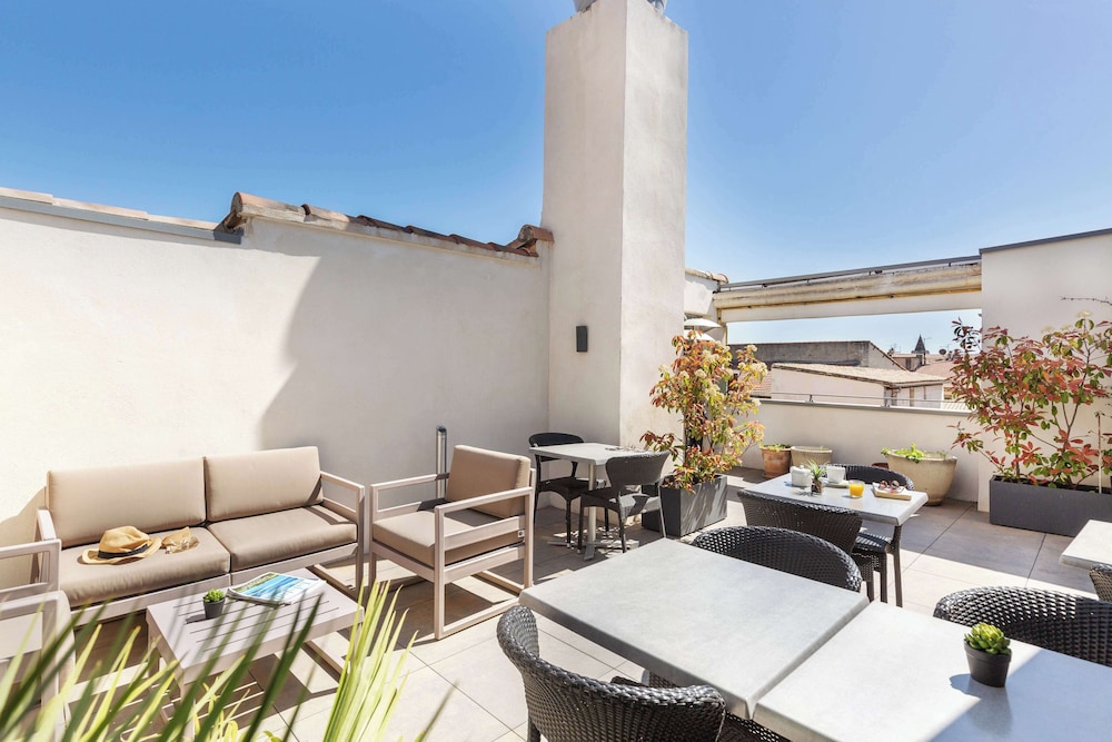 Hotel Kyriad Avignon Palais des Papes 60/73