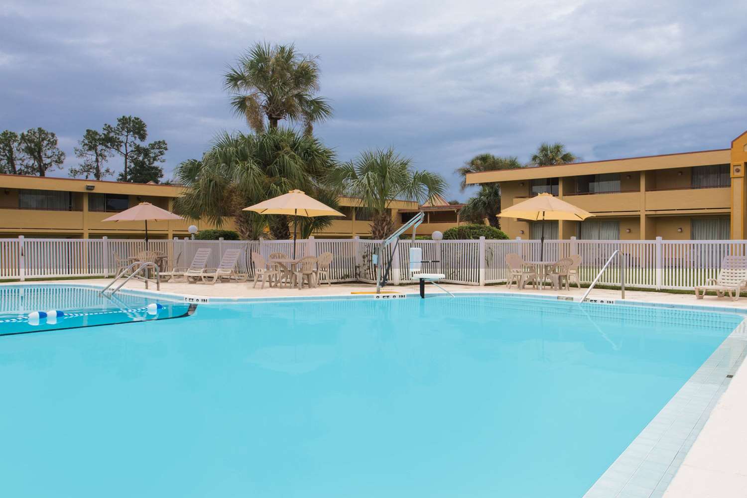 Days Inn by Wyndham Ocala North 8/19