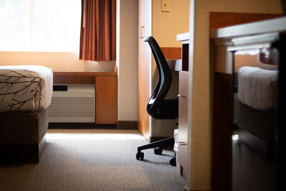 Monument Inn & Suites 16/39