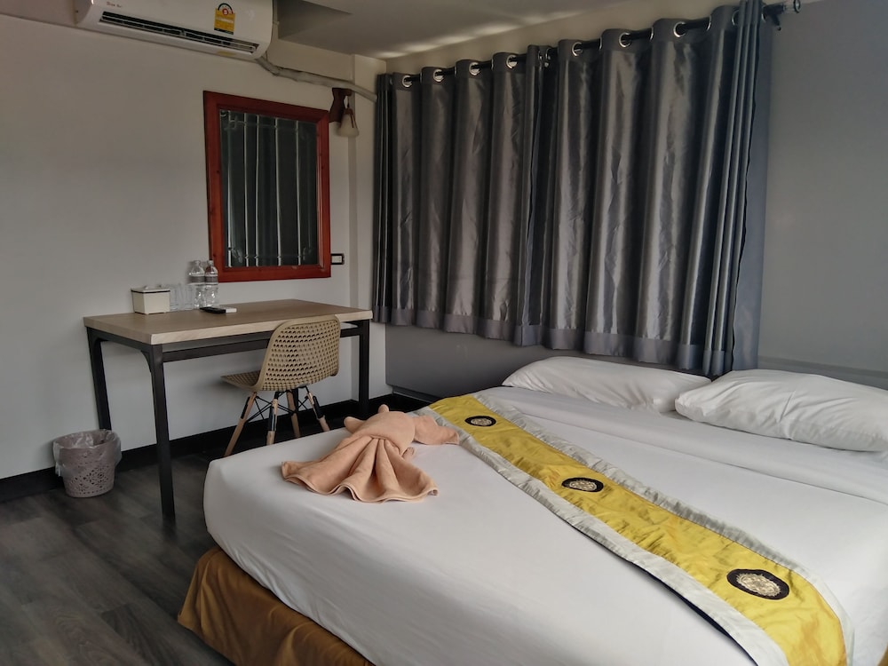 Pimpimarn Beach Hotel 33/66