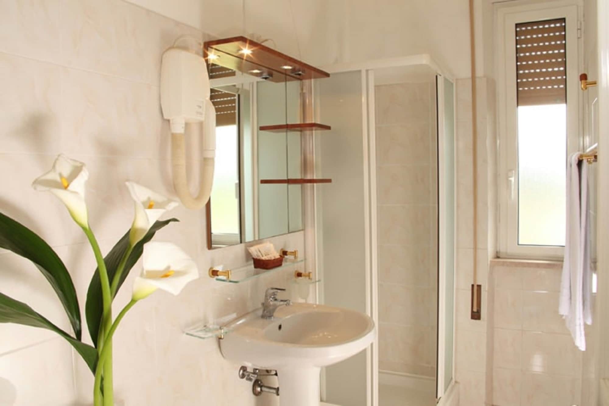 غرفة رباعية بسريرين مزدوجين، Cassia Hotel 4/4