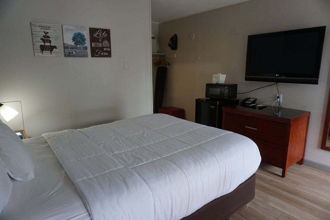 غرفة قياسية بسرير مزدوج، Harvest Drive Family Inn 2/4
