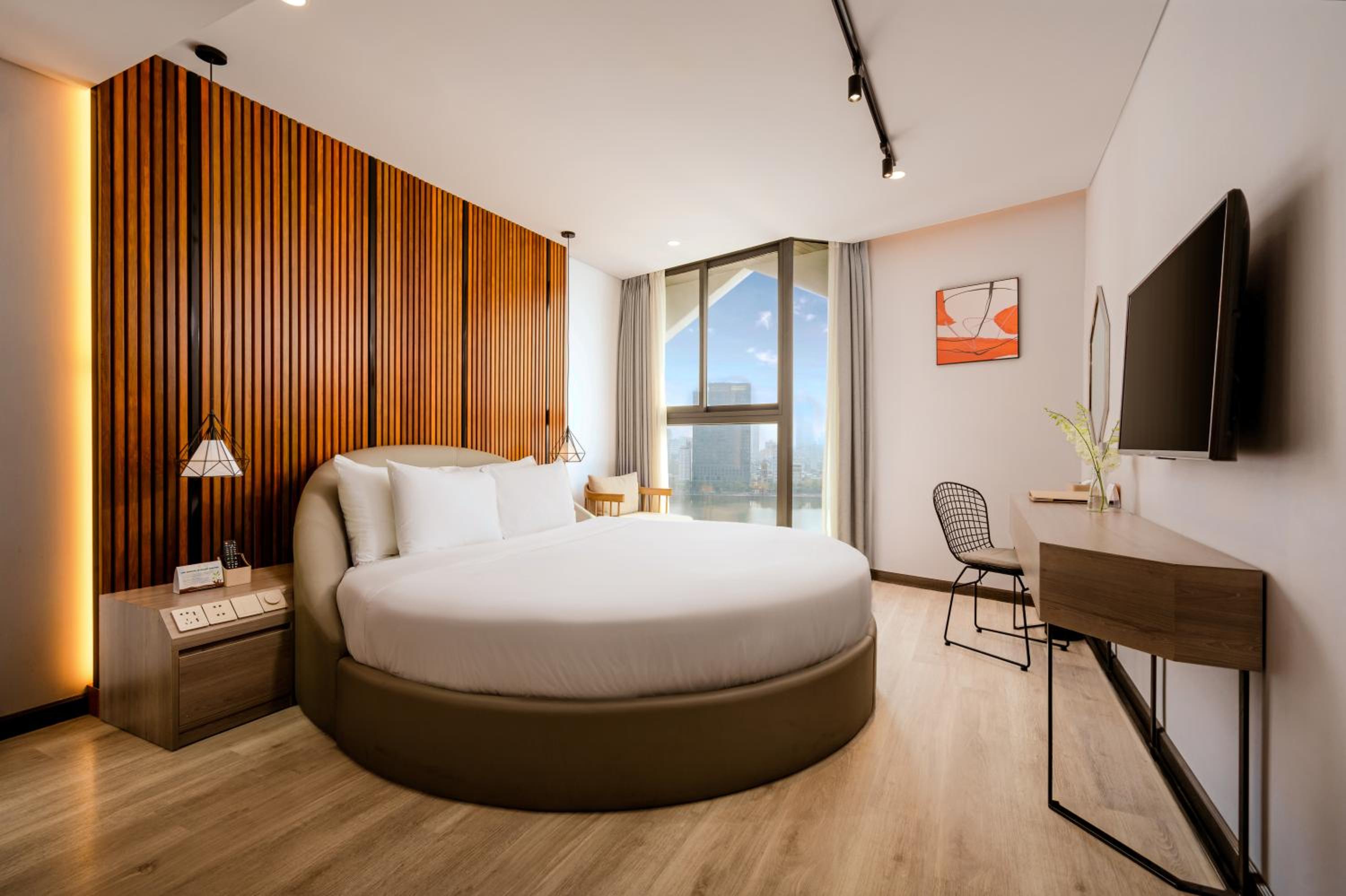 Deluxe, Queen Bed, River Front