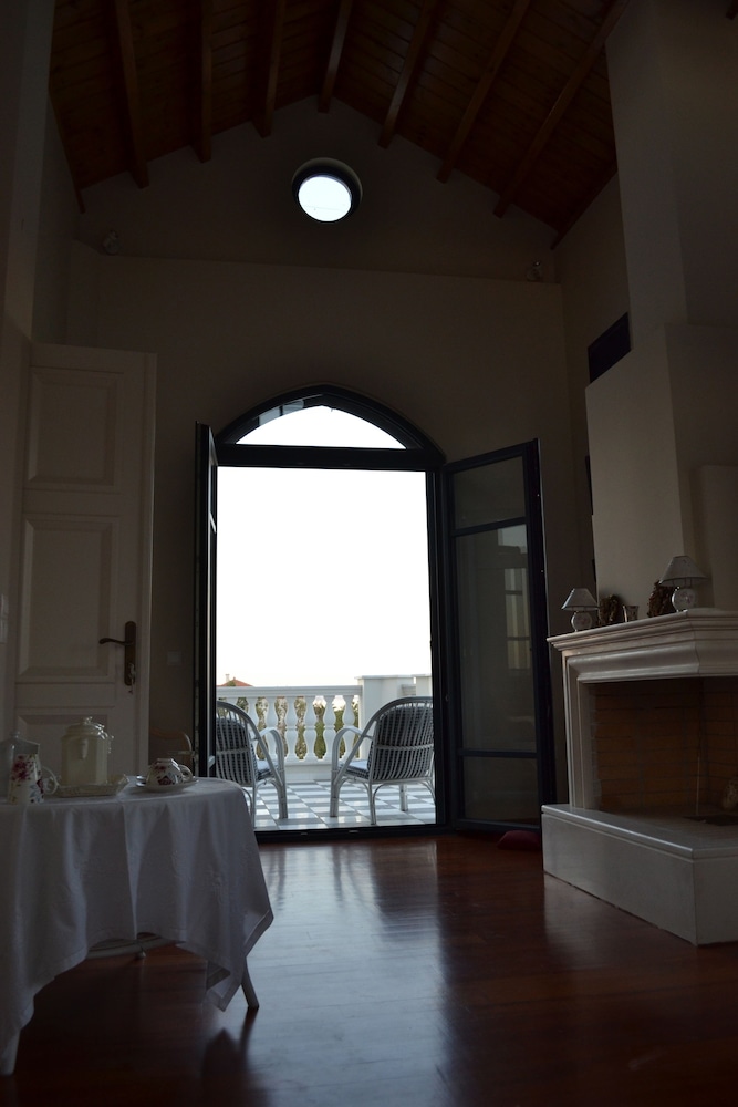 Mikamas Villa 18/45