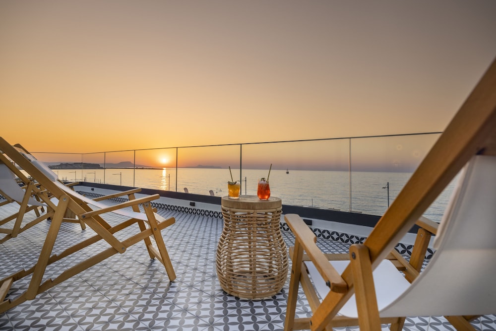 Calla Luxury Seafront Suites 46/50