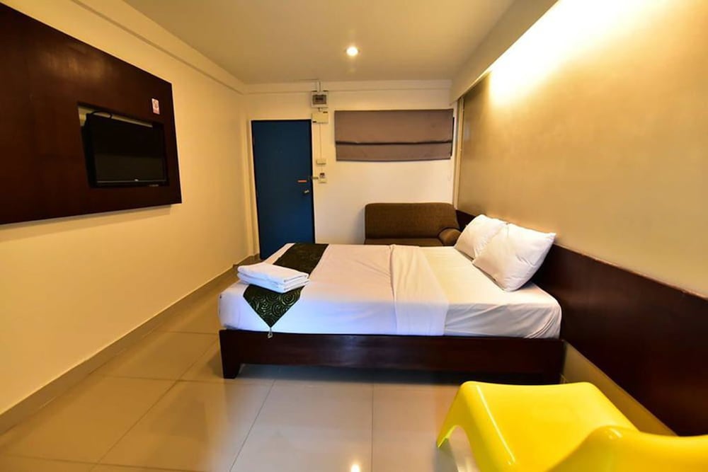 FLORAL SHIRE RESORT 30/51