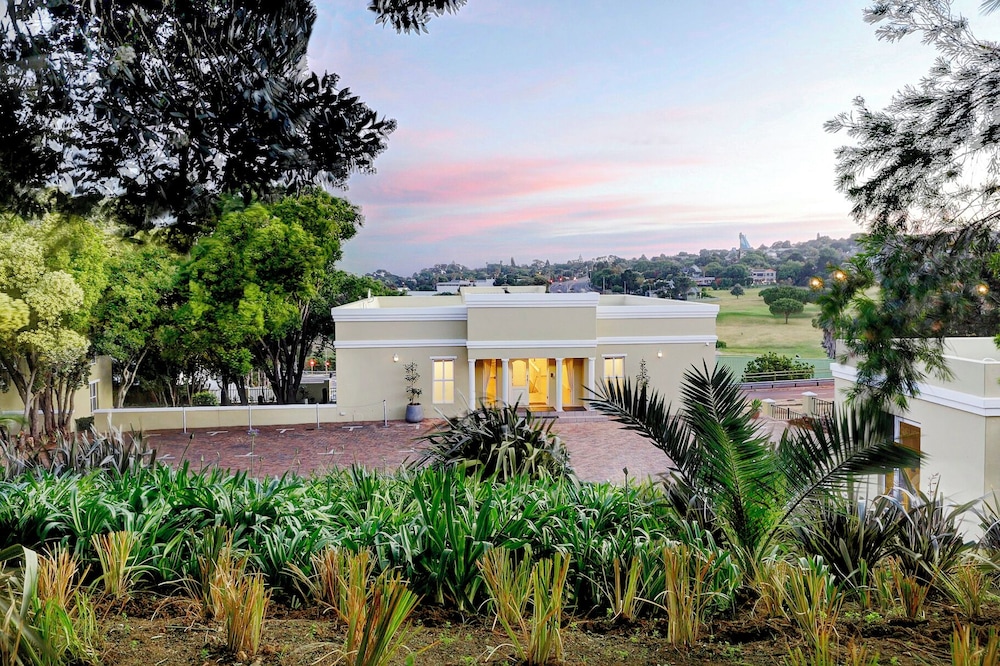 Bell Rosen Guesthouse 8/68