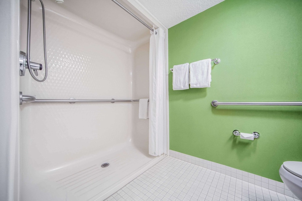 Sleep Inn & Suites Columbus, NE 13/61