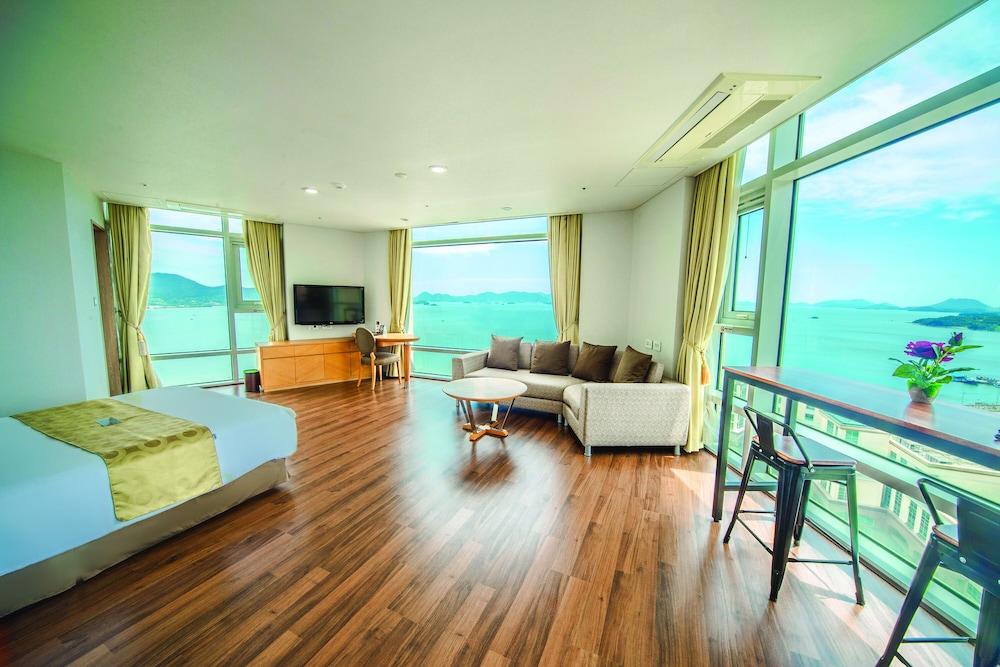The Ocean Hotel 21/50