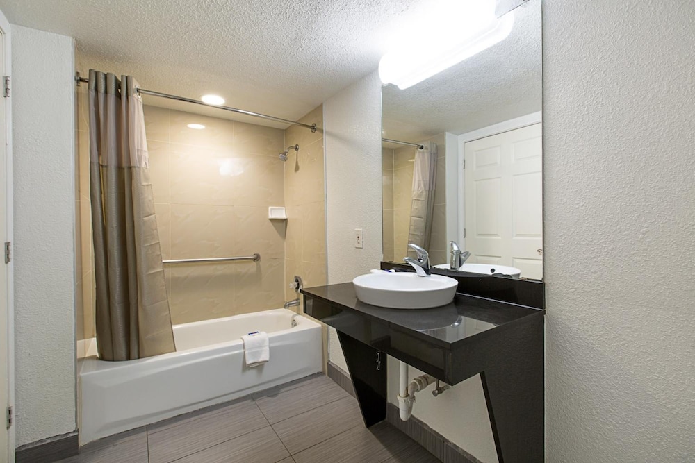 Motel6 Dallas, TX - Market Center 42/45