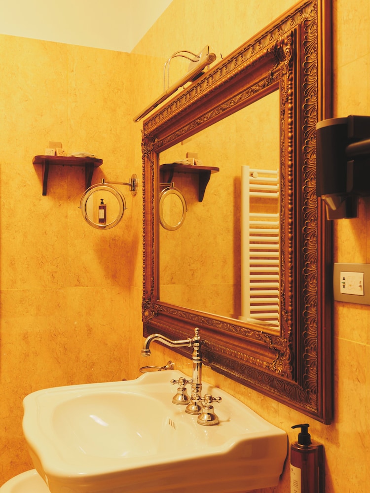 I Portici Hotel Residenza D Epoca 66/72