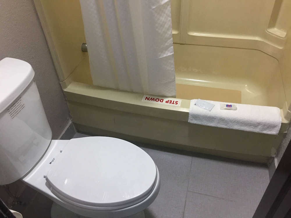 Motel6 Burnsville, MN 44/46