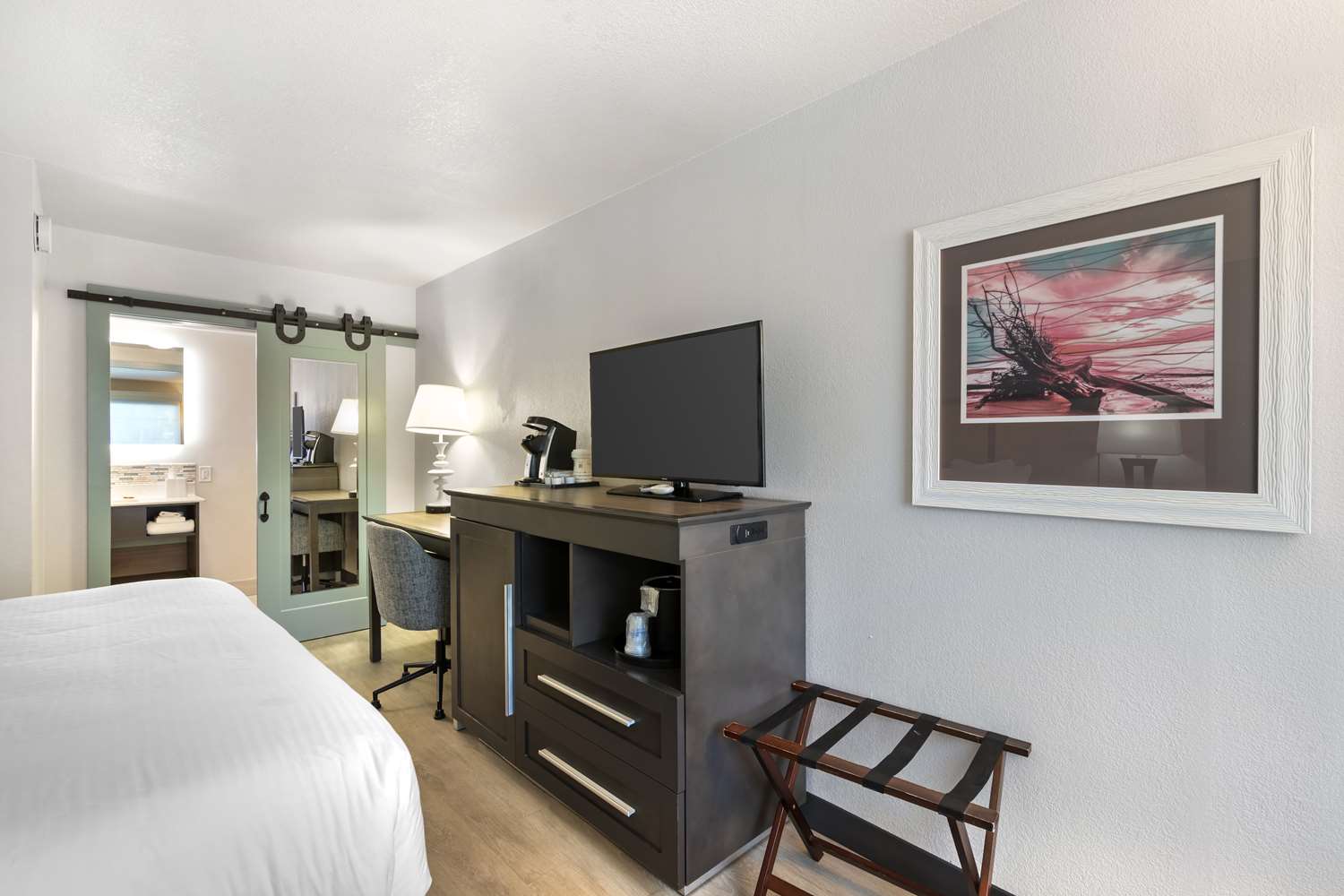 Room, King Bed, Pool Side