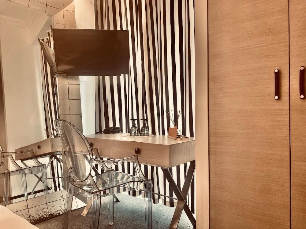 Andromeda Boutique Hotel 25/29