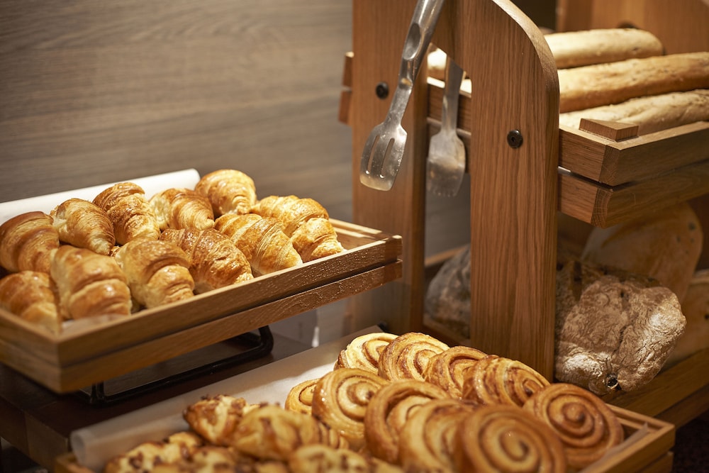 Doubletree By Hilton Hotel Woking 44/55