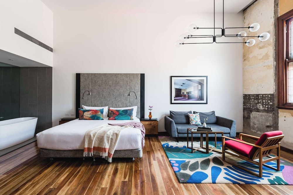 Suite, King Bed